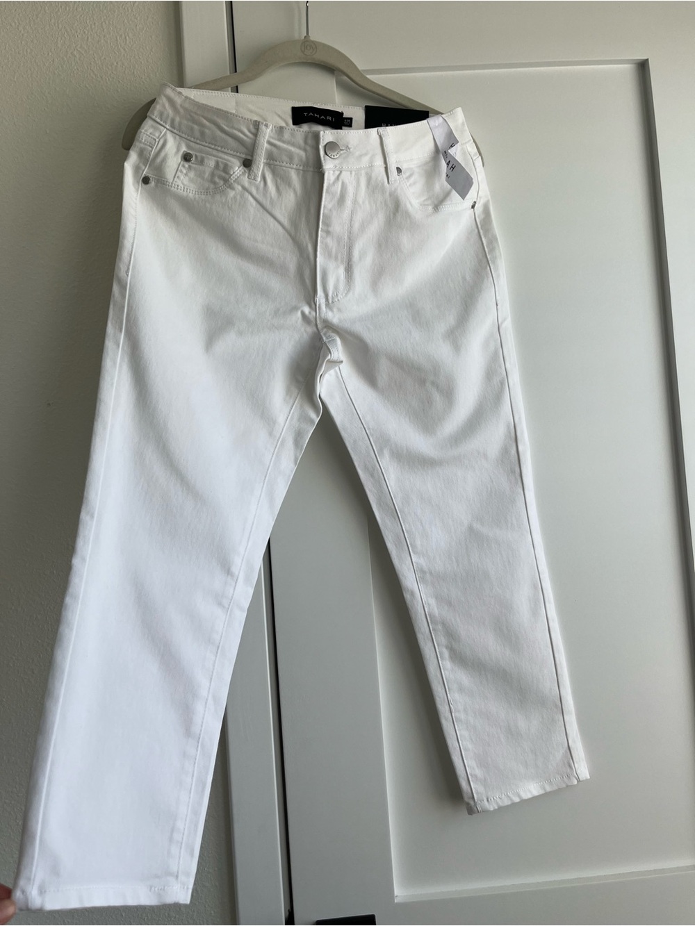 Tahari White Capris